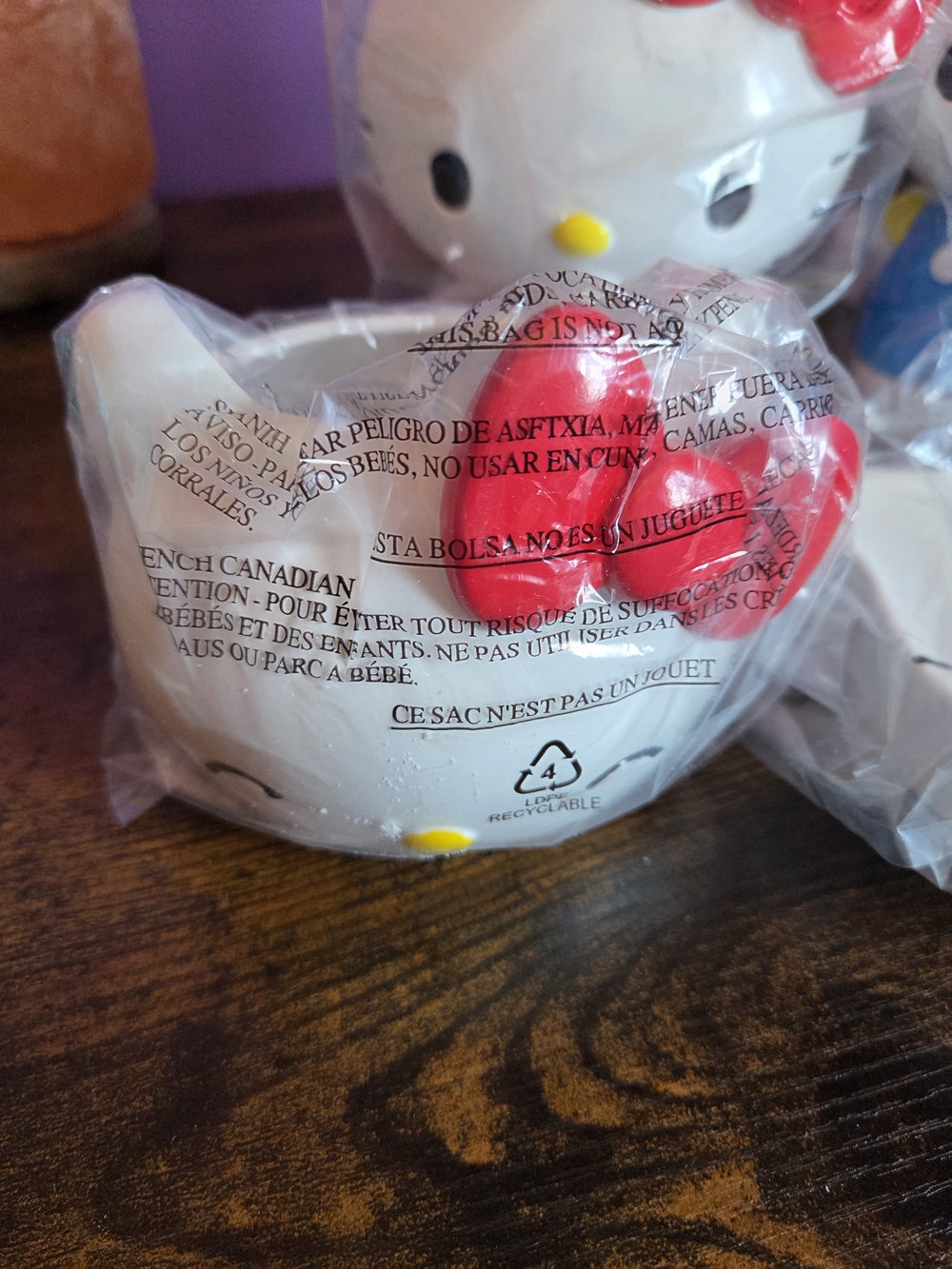 Hello Kitty Ceramic Figure Bathroom Set. - Picture 7 of 8